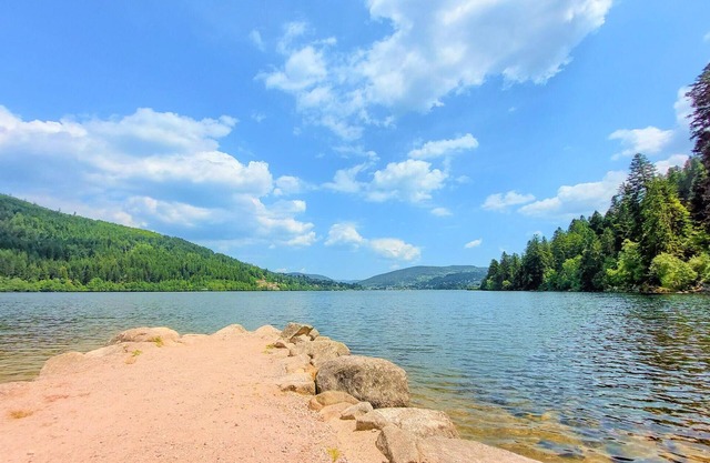 Are you dreaming of a comfortable vacation in a quiet environment close to nature?