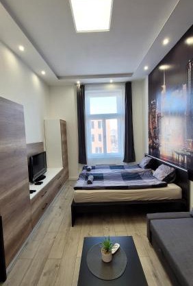Arena flat, free street parking