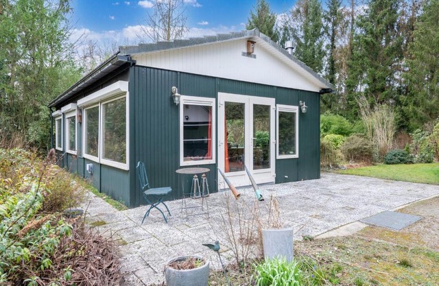 Arendonk Pondside Chalet