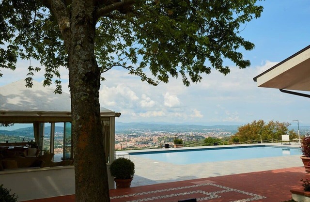 Villa Toscana de 5 dormitorios con piscina, jacuzzi y gimnasio.