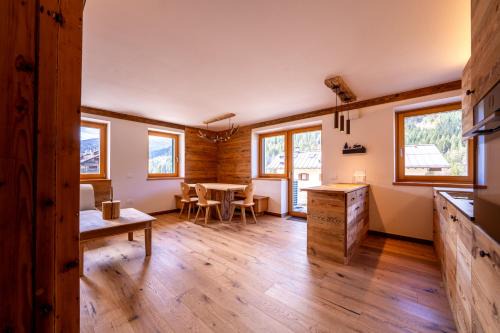 Arga' New Alpine Design Apartment Central & Scenic Views