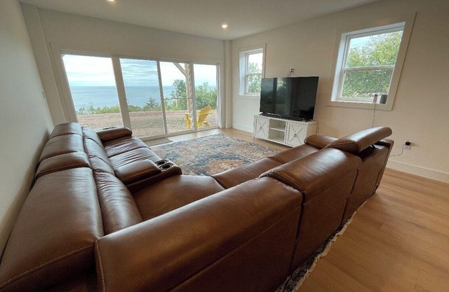 Arisaig Seaview Cottage with panoramic views of Northumberland Strait