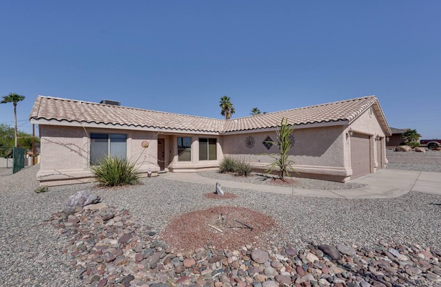 Arizona Retreat w/ Casita ~ 2 Mi to Lake Havasu