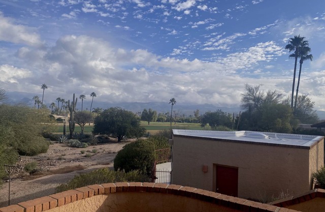 Arizona retreat with amazing views and golf community