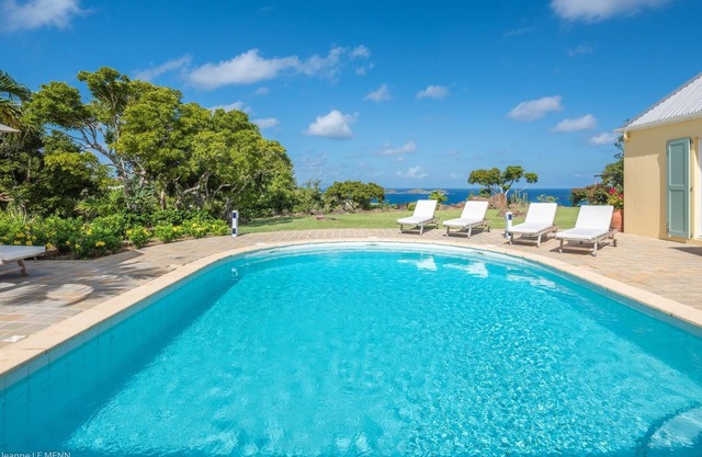 Armor (2/3 Rooms) Luxury villa