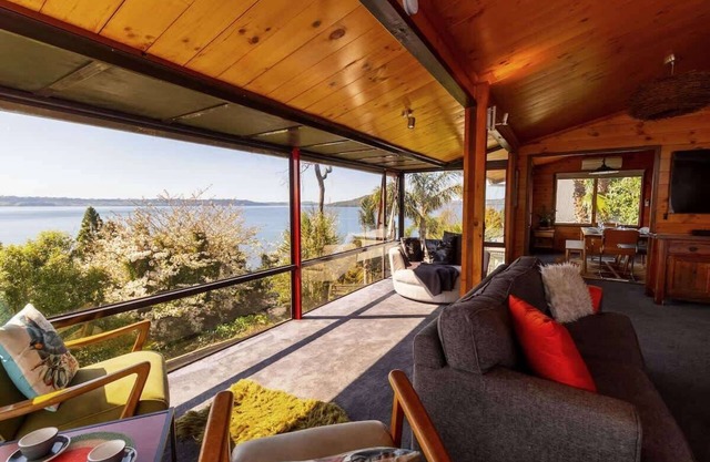 Aroha Te Taumata | Great Lake Views & Spa Pool