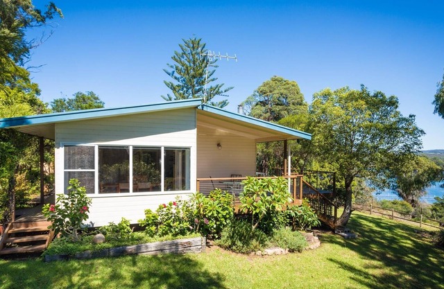 AROONA WAPENGO
