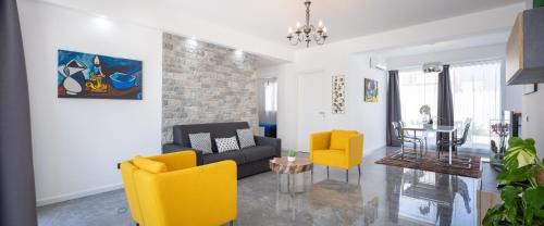 Arricàmpati Apartments Villa & Bringo Car Rental