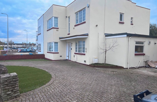 Art Deco 5-bedroom house with WiFi in Weston-super-Mare Close to Beach & Town