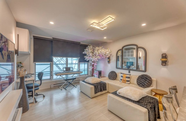 Art Deco Broadway Bedroom (with Shared Common Area)