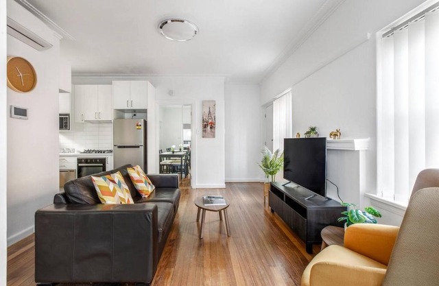 Art Deco Modern within Elwood's Inner-city Scene
