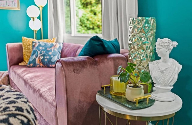Art Deco Oasis: A Stylish Retreat