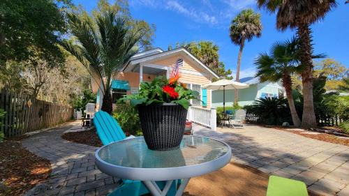 Art & Sol Cottage by Tybee Beach Vacation Rentals