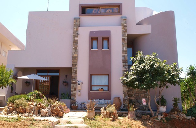 VILLA DE ARTE en la cima de la colina