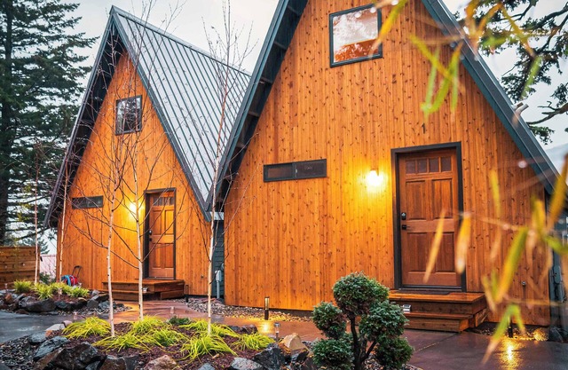 ArtBliss IV: River Views, Firepit & Soaking Tub