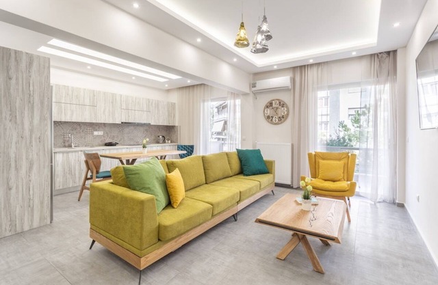 Artemis Suite - Spacious 2-BDRM apartment, central & safe!