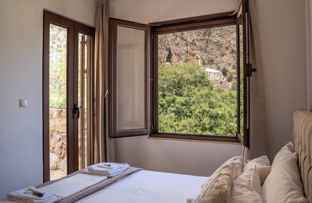 Artemisa House
