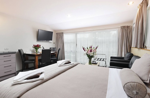Arthur's Court Motor Lodge