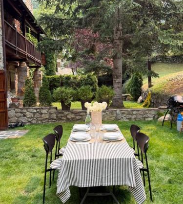 Arties Lodge
