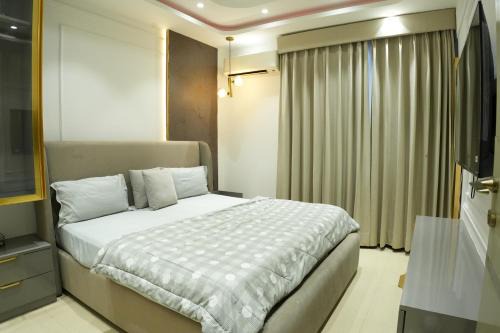 Artisan Abode 407