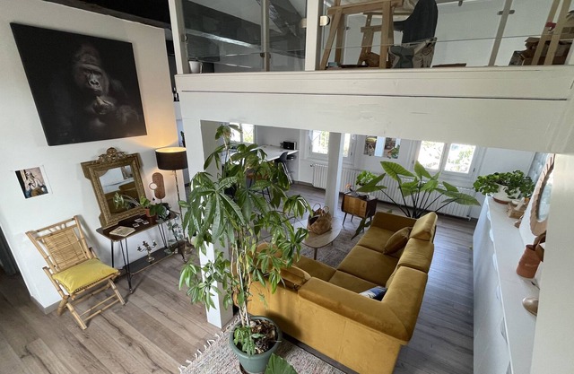 Artist's apartment with garden and private pool