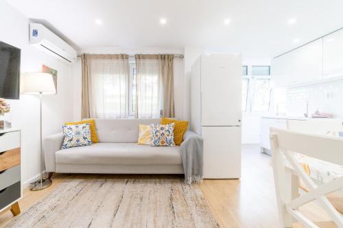 Artistic 2-bedroom apartment with courtyard
