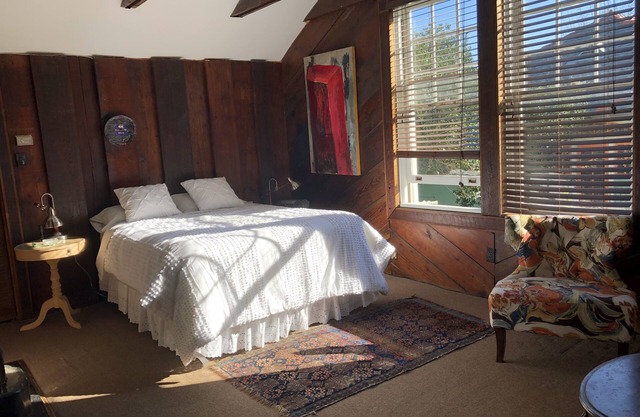 Artistic Loft directly on Audubon Park