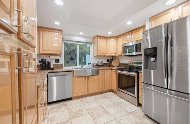 Artist’s Home High-end design with a Prime Location and Forest View, 1414 ft