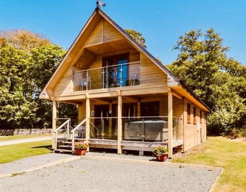 Artro Lodge Luxury 3 Bedroom, 3 Bathroom & Hot Tub