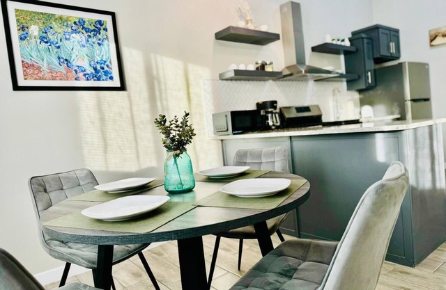 Artsy Double-Unit 1504B