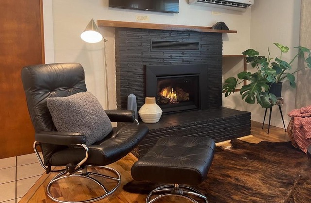 Artsy Mcm Guesthouse W Spa Soaking Tub