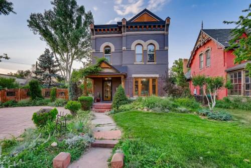 Artsy Victorian Great Location And Amazing Outdoor Space