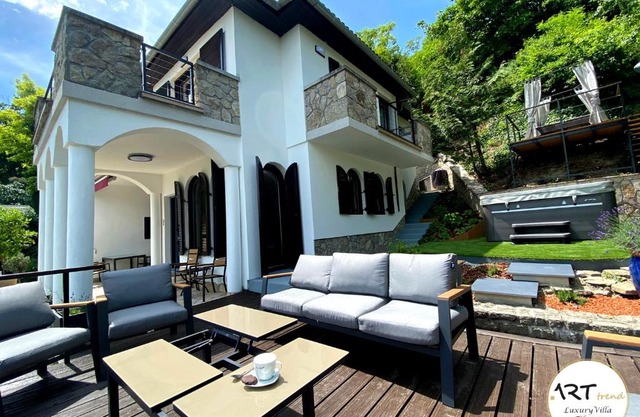 ARTtrend Luxury Villa