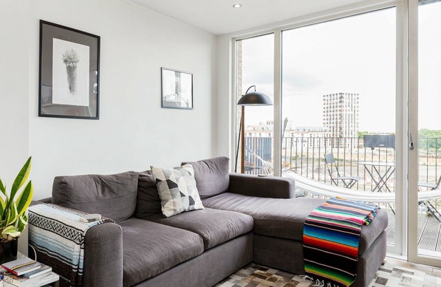Arty 1BD with City Views, Stratford