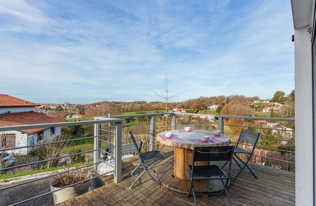 Artzain quiet apartment halfway between the sea and the countryside