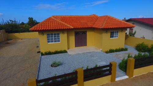 Aruba Roncado Cheerful 3 bedroom home in Paradera