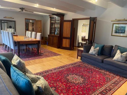 Arum farm style house -stunning indigenous garden