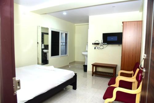 ARUNA GRAND