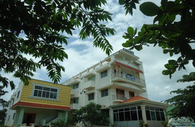 Aruvi Hotel