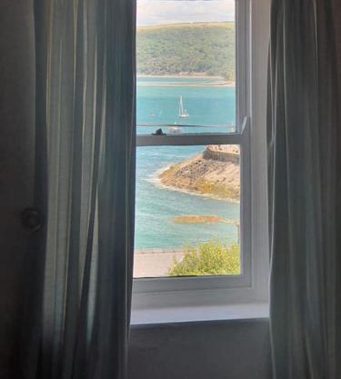 Arvonia sleeps 7, sea views, dog friendly