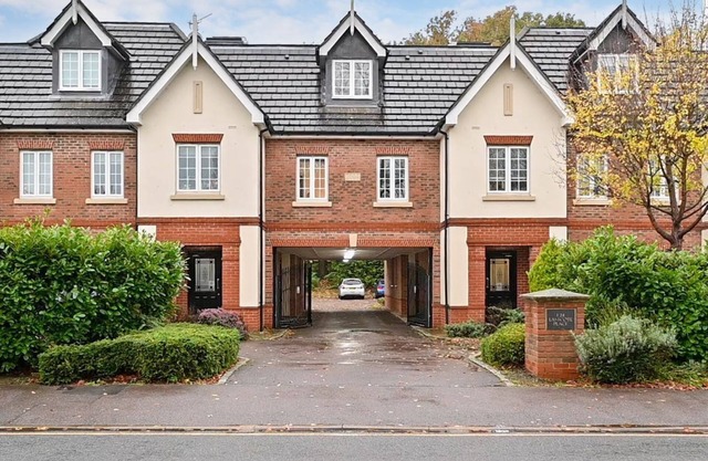 Ascot Tie - Boutique Royal Ascot Apartment by Windsorian Experience -