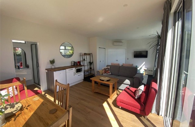 Ash Ave - Guest House/Apartment