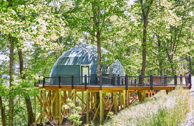 Asheville Dome Sleeps 6 + Hot Tub + Mountain View