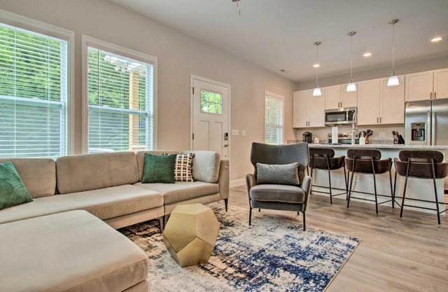Asheville Retreat Hot Tub, Yard and Game Room!