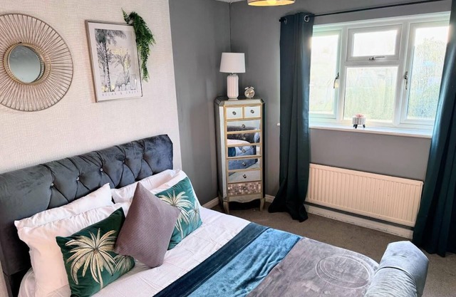 Ashford Blissful Retreat Modern 3-Bed House
