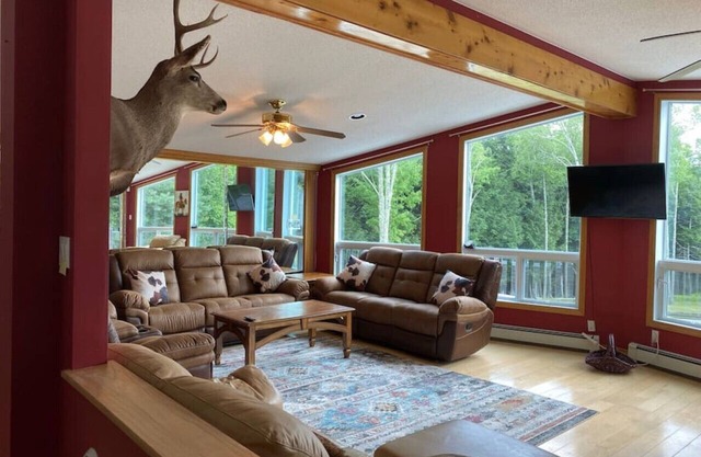 Ashland · Home Theatre, Game Room, Private Driving Range