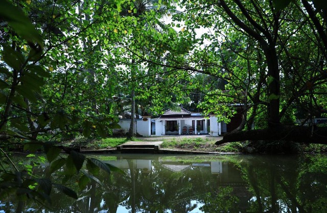 Ashtaman's Chayakadaveedu