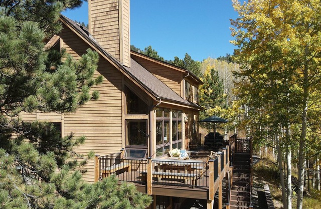 Aspenhaus: A Secluded Mountain Home in Golden Gate Canyon