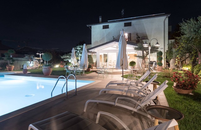 Apartamento en Asís, cocina, piscina, spa y desayuno.