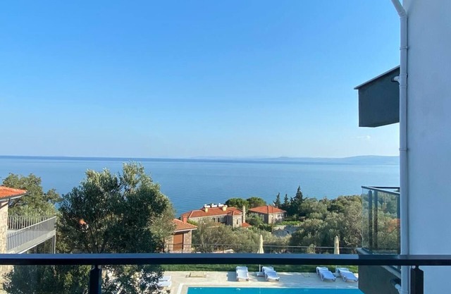 Assos Luna Houses